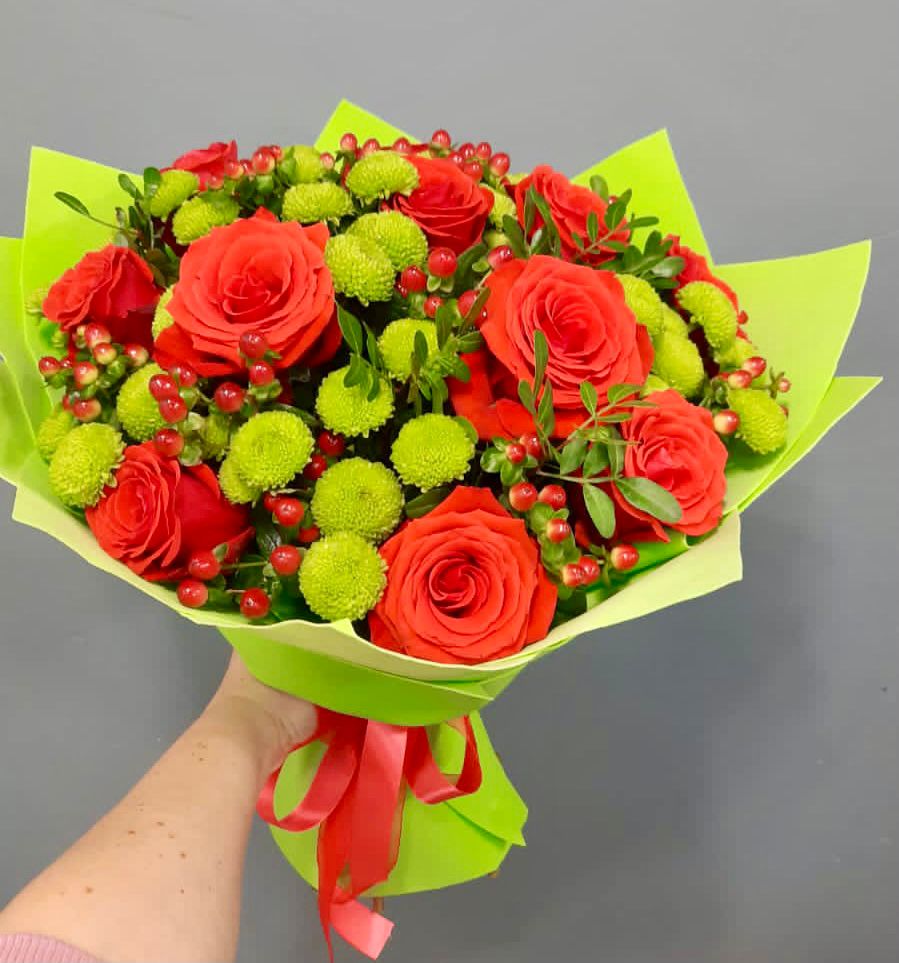 Букет цветов из: Хризантемы и Розы в Лесной Пушкинский район