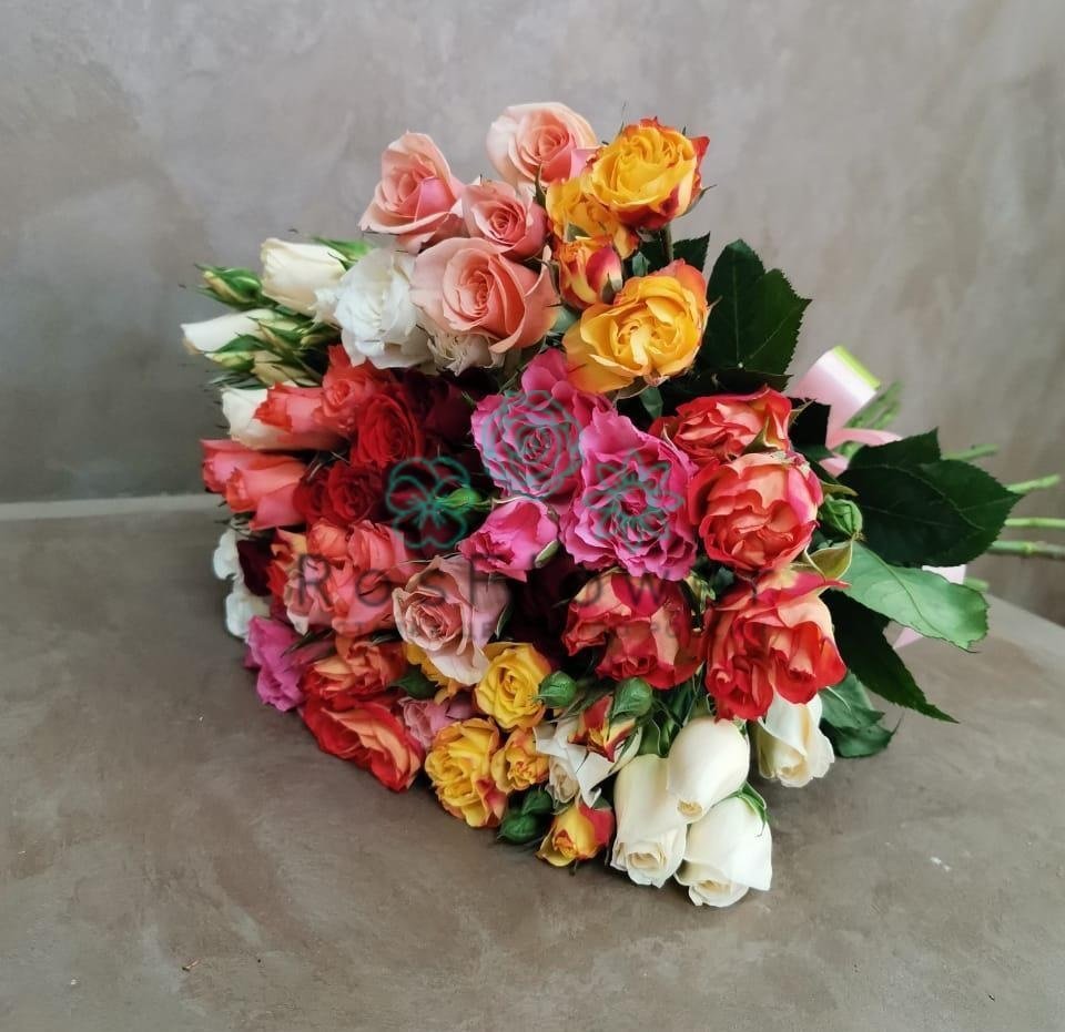 Букет пестрое настроение в Лесной Пушкинский район Букет цветов из: Розы в Лесной Пушкинский район