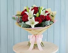 Букет Элегантная гармония в Лесной Пушкинский район Букет цветов из:  Лилии и Розы в Лесной Пушкинский район