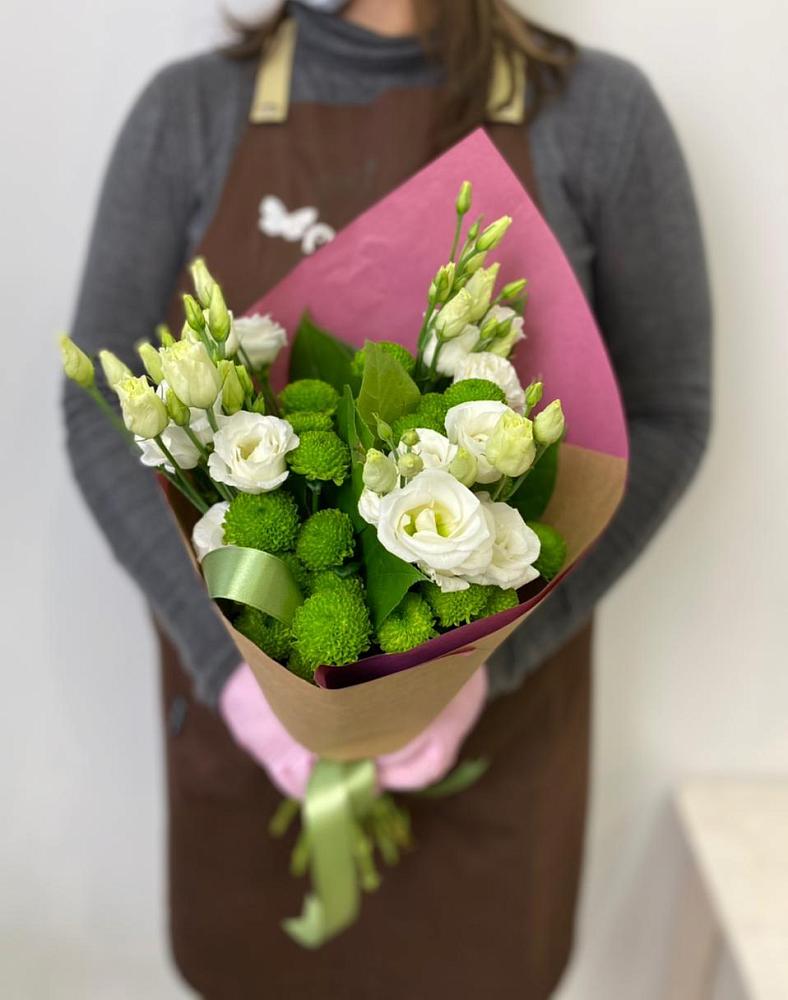 Букет морозный день в Лесной Пушкинский район Букет цветов из: Хризантемы и Лизиантусы в Лесной Пушкинский район