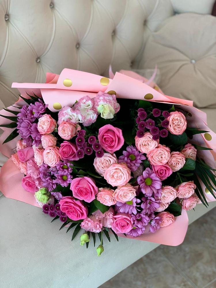 Букет Ваше величество в Лесной Пушкинский район Букет цветов из: Хризантемы, Розы и Лизиантусы в Лесной Пушкинский район