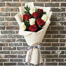 Букет красно-белые розы в Лесной Пушкинский район Букет цветов из:  Розы в Лесной Пушкинский район