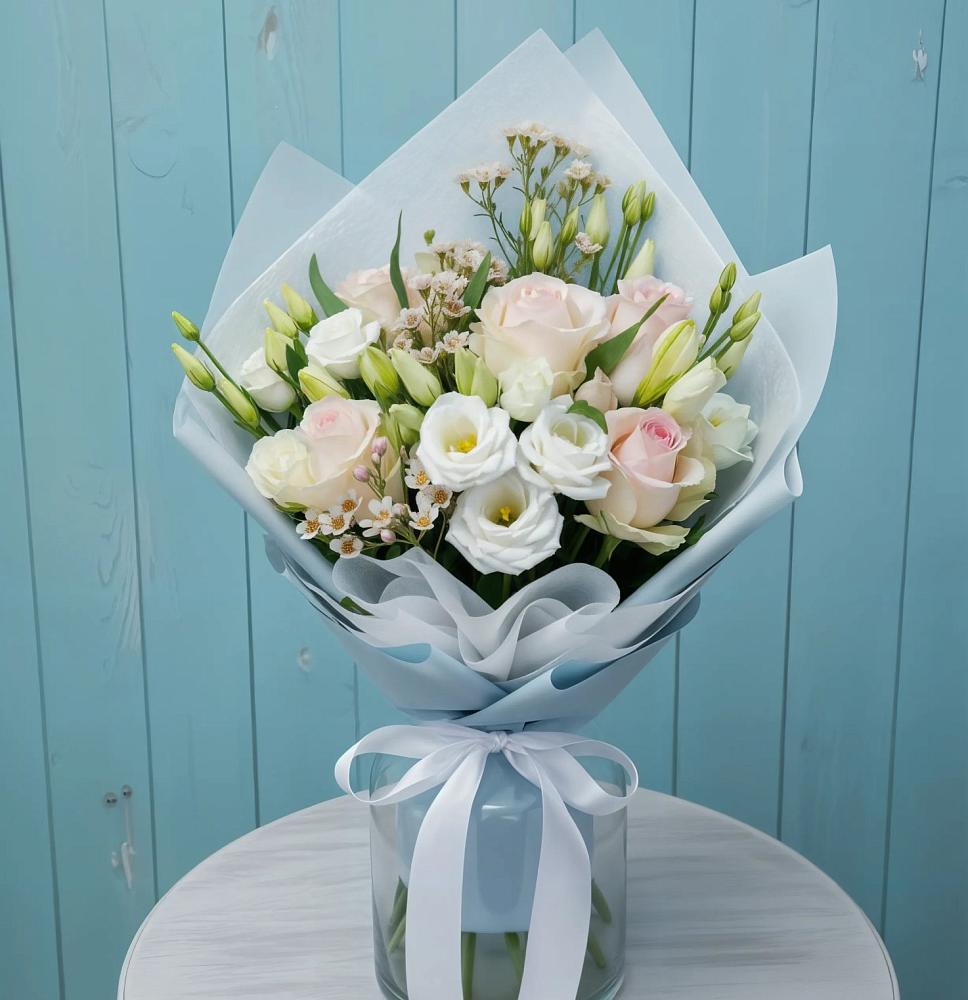 Букет цветов из: Розы и Лизиантусы в Лесной Пушкинский район