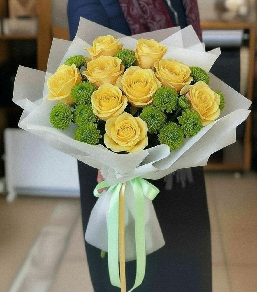 Букет сочно-зеленый в Лесной Пушкинский район Букет цветов из: Хризантемы и Розы в Лесной Пушкинский район