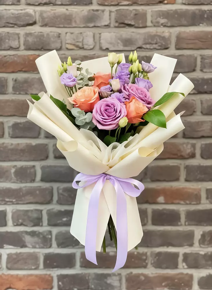 Букет цветочные ноты в Лесной Пушкинский район Букет цветов из: Лизиантусы и Розы в Лесной Пушкинский район