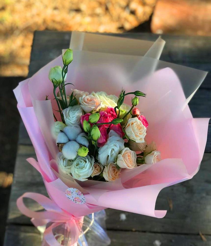 Букет цветов из: Розы и Лизиантусы в Лесной Пушкинский район