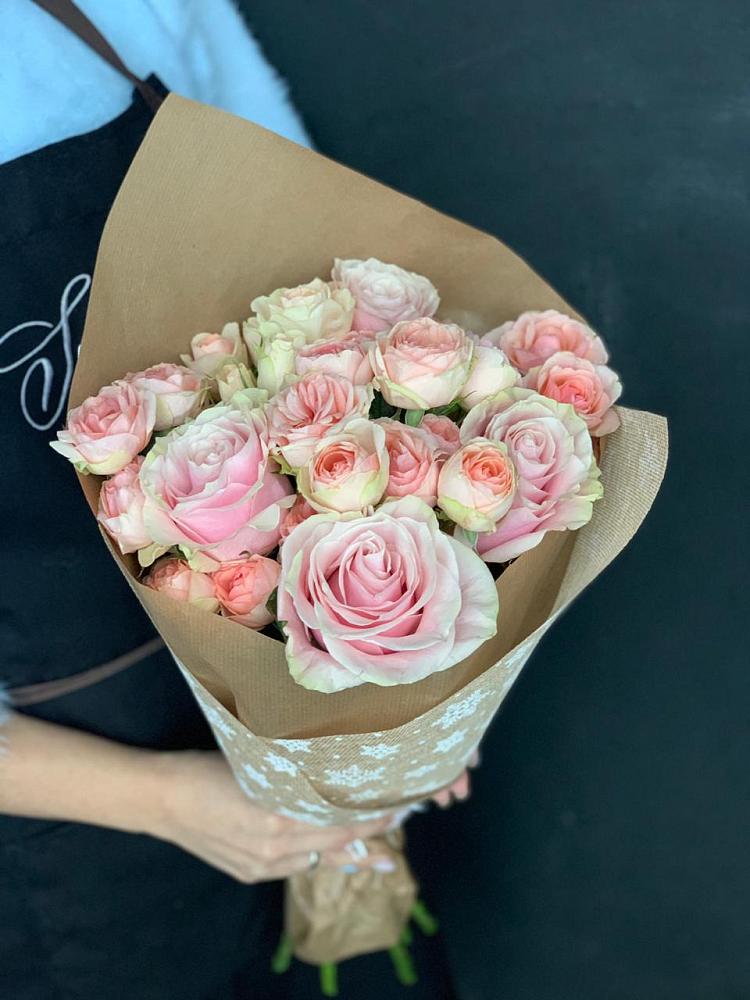 Букет цветов из: Хризантемы и Розы в Лесной Пушкинский район