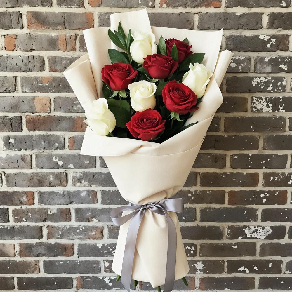 Букет красно-белые розы в Лесной Пушкинский район Букет цветов из: Розы в Лесной Пушкинский район