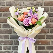 Букет цветочные ноты в Лесной Пушкинский район Букет цветов из:  Лизиантусы и Розы в Лесной Пушкинский район