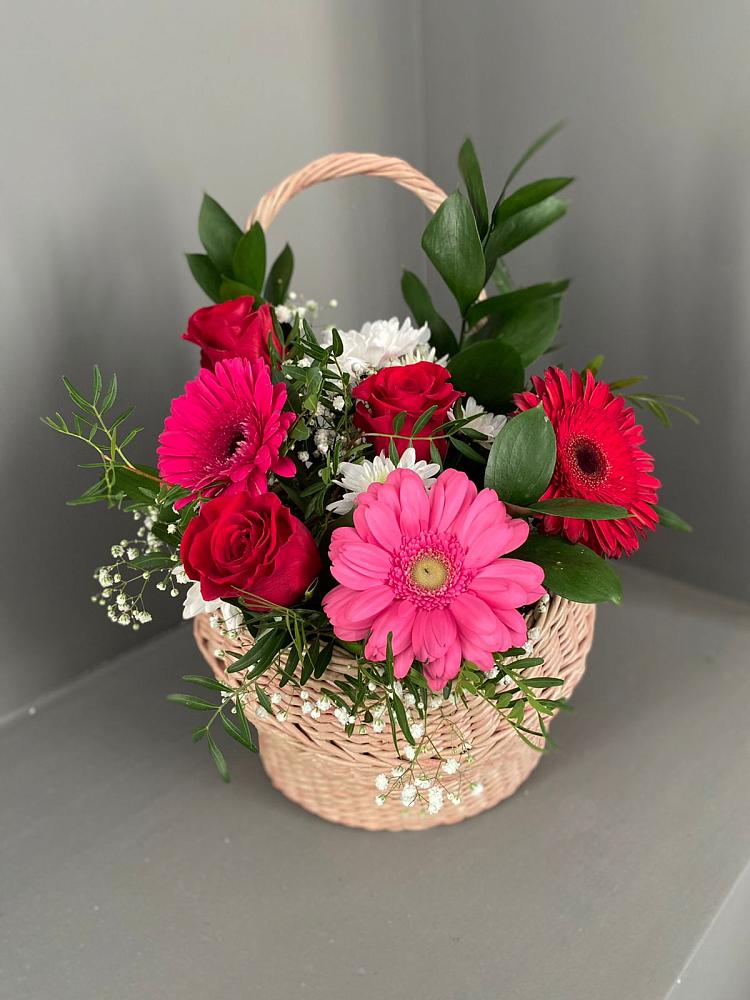 Цветочная композиция из Розы, Хризантемы и Герберы в корзине в Лесной Пушкинский район