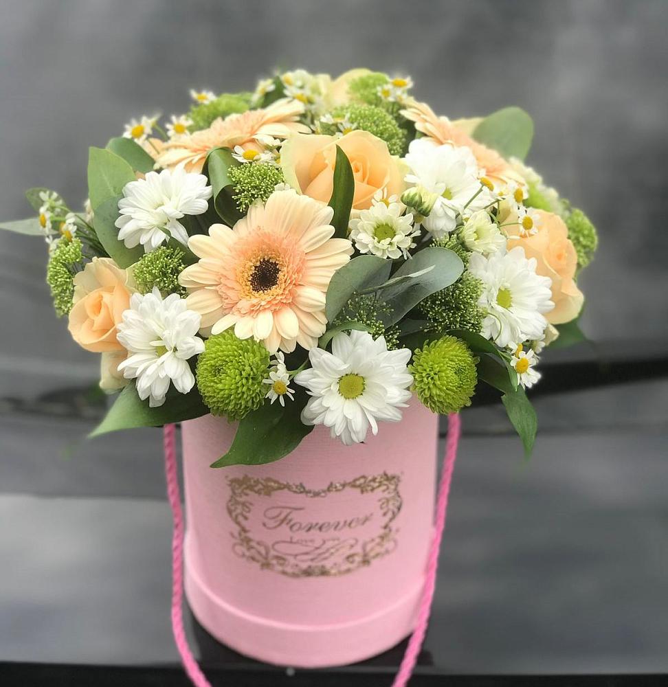 Цветочная композиция из Розы, Герберы и Хризантемы в шляпной коробке в Лесной Пушкинский район