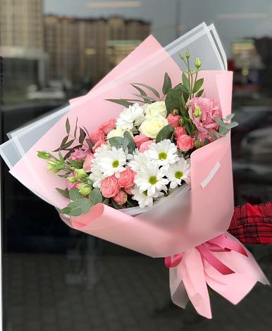 Букет цветов из: Розы, Лизиантусы и Хризантемы в Лесной Пушкинский район