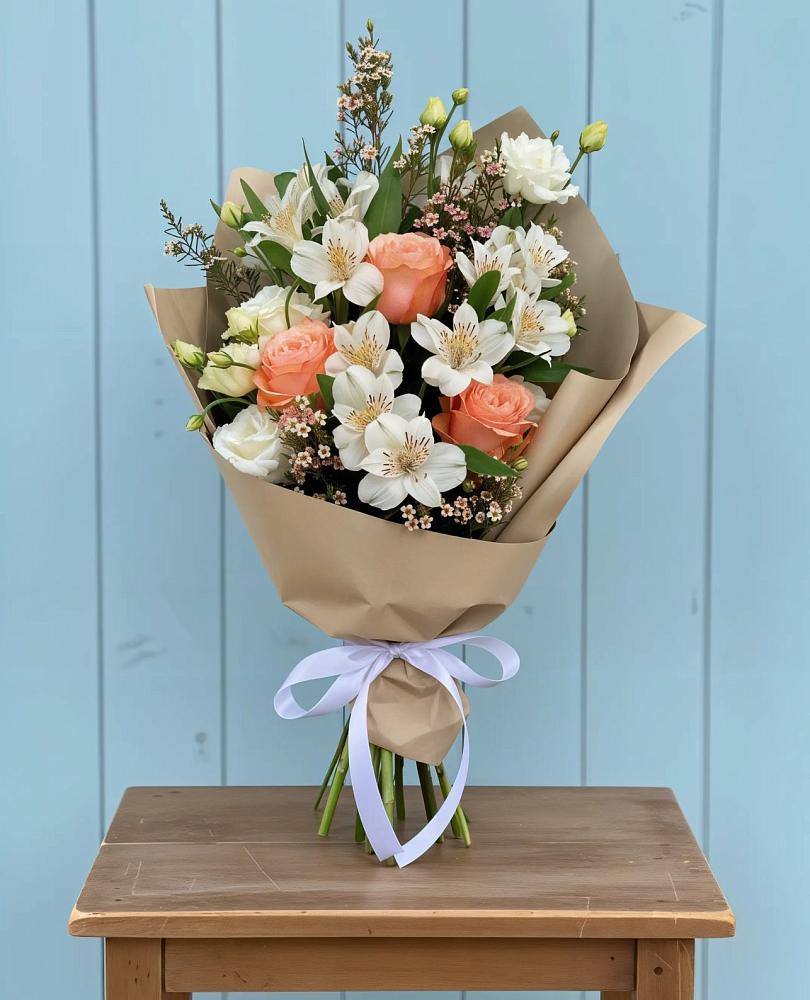 Букет яркий комплимент в Лесной Пушкинский район Букет цветов из: Альстромерии, Лизиантусы, Розы и Хризантемы в Лесной Пушкинский район