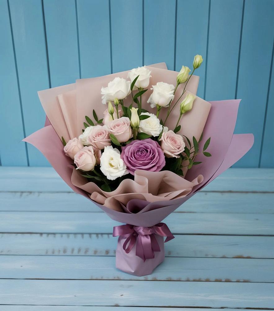 Букет цветов из: Розы и Лизиантусы в Лесной Пушкинский район